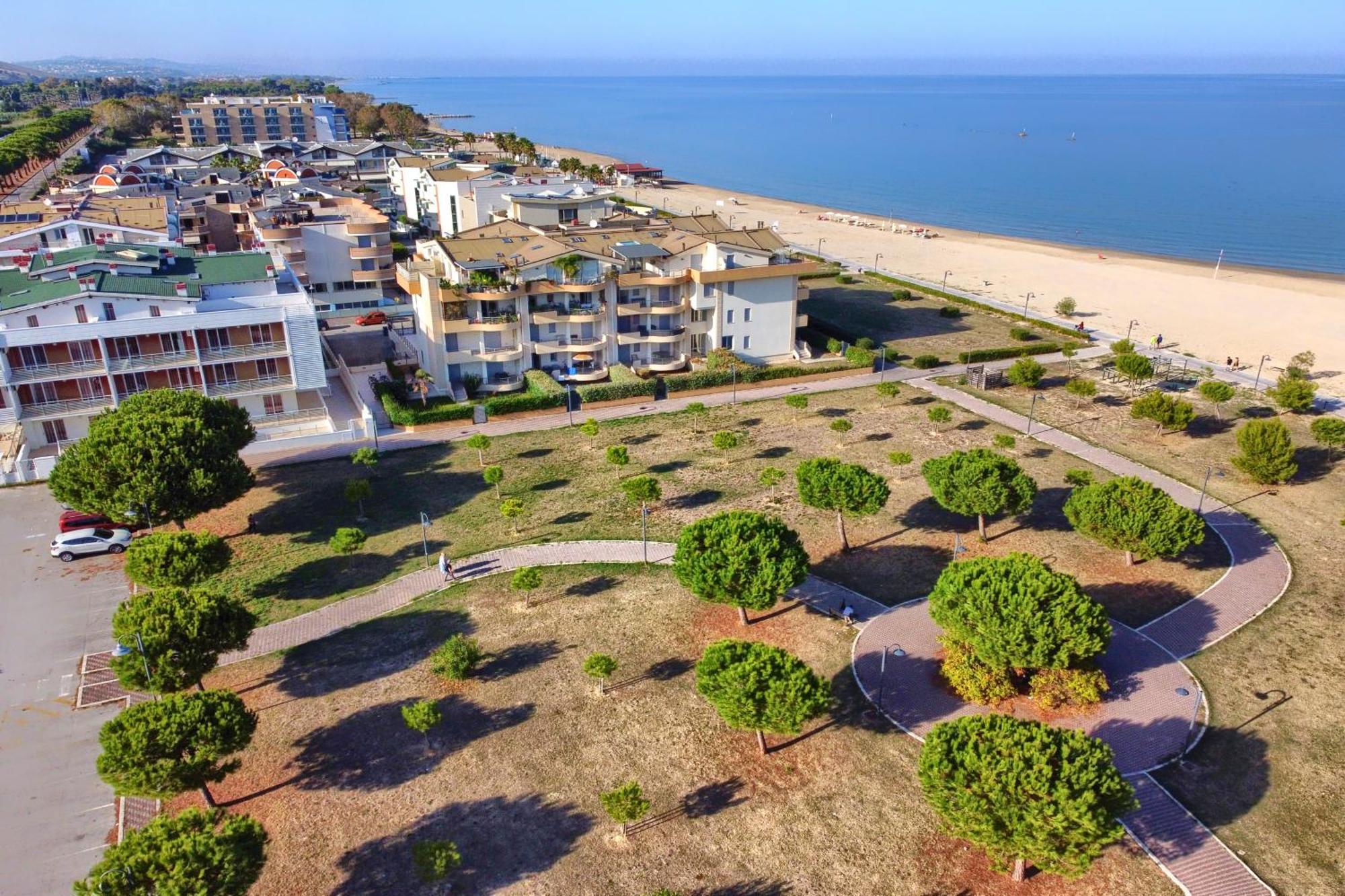 Mazzarosa Residence Розето-дельї-Абруцці Екстер'єр фото